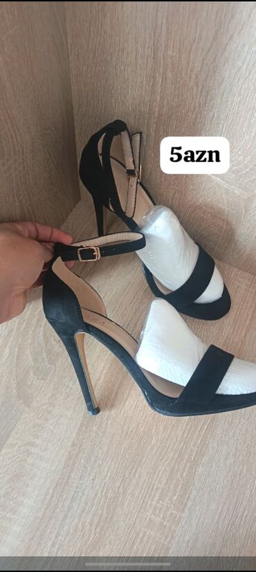 Tuflilər: Eyaqabi her biri 5azn fm. Zara firmasindi erazi bine savxoz — 2