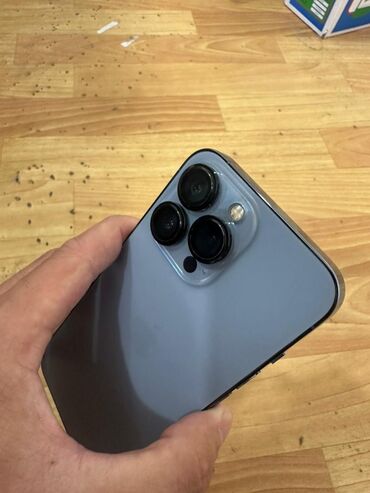 Apple iPhone: IPhone 13 Pro, Б/у, 256 ГБ, Голубой, Защитное стекло, Чехол, 83 %