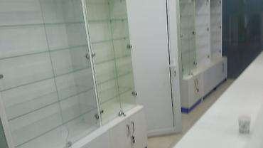 Sifarişlə aptek vitrinləri: Aptek üçün mebel və vitrin sistemləri - Resepsiyon/keşyer masası — 8