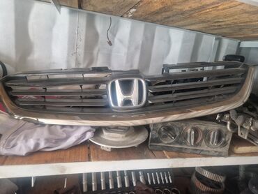кузовные детали на фит: Решетка радиатора Honda 2002 г., Б/у, Оригинал