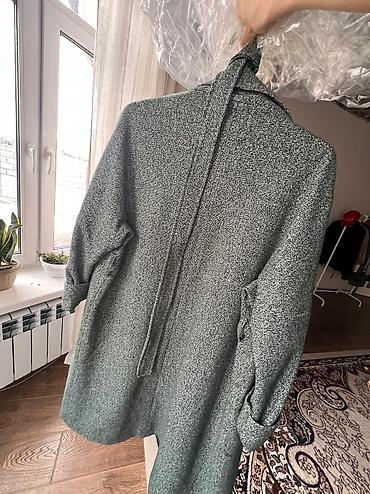 Пальто: Продается пальто отличного качества не скатывается легкая Размер с и м — 10