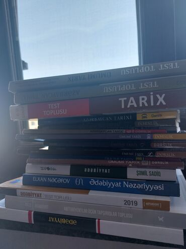 Kitablar, jurnallar, CD, DVD: Tarix və ədəbiyyat kitabları satılır (hamısı demək olarki tərtəmiz