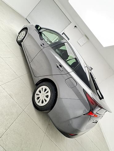 byd e1: Toyota Prius: 2021 г., 1.8 л, Вариатор, Гибрид, Лифтбек — 4