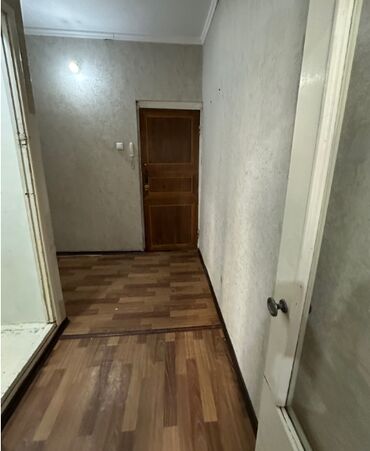 3 комнатная квартира джал: 1 комната, 35 м², 105 серия, 3 этаж, Старый ремонт