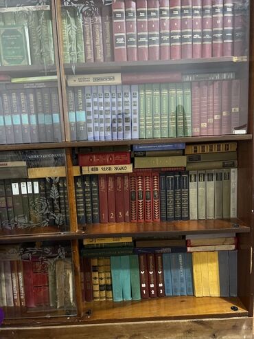 горшки для цветы: Книжный шкаф, Дерево