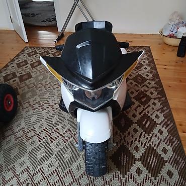 Uşaq dünyası: Uşaq elektrik motosikleti - Dizayn: Skuter tipli, üçtəkərli quruluş; — 1