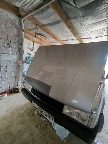 Tofas: Model: Tofas Şahin (sedan) Kuzov: 4 qapı, gümüşü rəng, qara bamperlər — 5