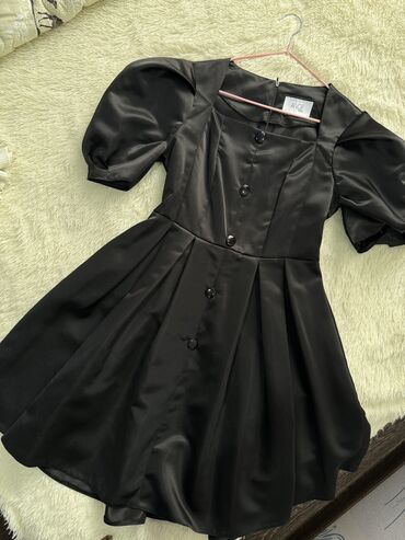 plate dress code: Вечернее платье, Коктейльное, Средняя модель, Атлас, С рукавами, M (EU 38), L (EU 40)