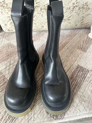 сапоги из собачьей шерсти: Өтүктөр, 39, Bottega Veneta, Жаңы, түсү - Кара