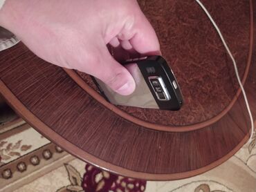 nokia 8600: Nokia 1, rəng - Qara, Düyməli, Barmaq izi