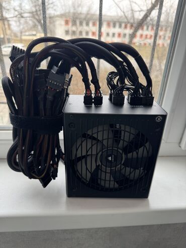 Блоки питания: Блок питания, Б/у, Corsair, 650 Вт, Gold, 650 Вт — 7