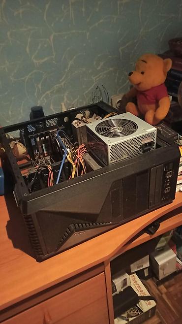 Desktop računari i radne stanice: Gejmerska PC konfiguracija (bez RAM‑a) Komponente: - CPU: Intel Core — 11