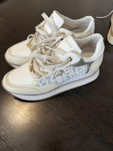 женские кроссовки adidas nizza: Кроссовки, 40, Новый, цвет - Бежевый
