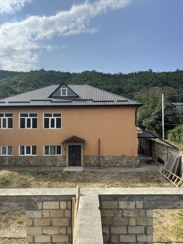 qalada evler: 5 otaqlı, 200 kv. m