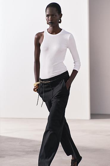 Искусственные цветы: Zara asimetrik kollu tişört 
Az geyilib


#zara — 3