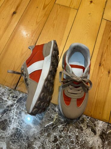 Women's Sneakers and athletic shoes: Hər biri yeni kimi 36 razmer 10 azn