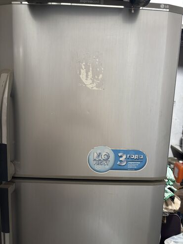 ищу холодильник: Холодильник LG, Б/у, Двухкамерный, No frost, 60 * 175 *