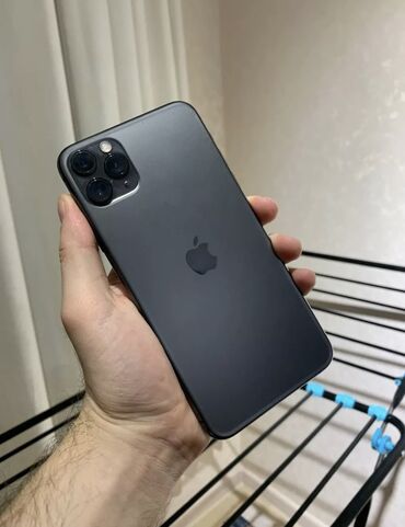 Apple iPhone: IPhone 11 Pro Max, Б/у, 256 ГБ, Jet Black, Зарядное устройство, Чехол, Кабель, 79 %