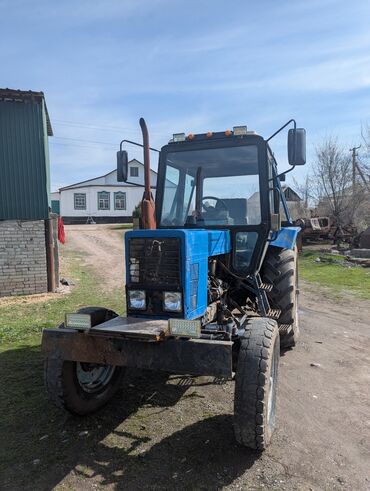 шины для фронтальных погрузчиков: Трактор колесный, с кабиной, синий. Классический ряд МТЗ/Беларус