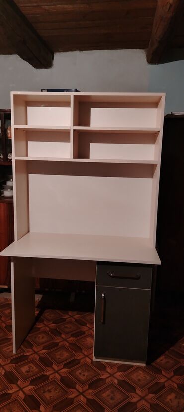 Ofis ləvazimatları: Kompüter masası, Laminat, Dördbucaq masa