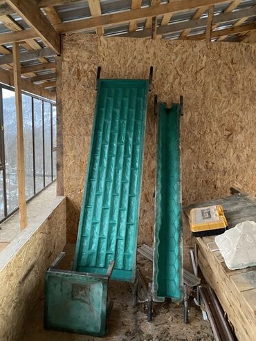 рабочий письменный стол: Формы для заборов и ограждений