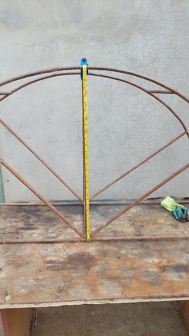 a frame ev tikintisi: Ev tikənlər üçün metal karkazı.Arko qapı pəncərələr üçün.Ölçülər — 8