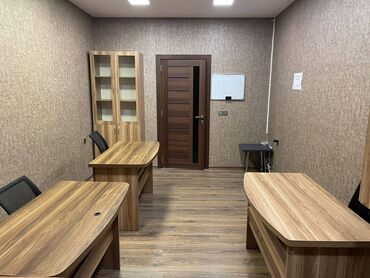 Ofislər: Nərimanov Metrosunnan əyaq ilə 5-dəqiqə məsafədə yol Kənarında 9 — 10