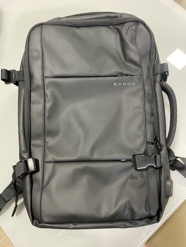 joma рюкзак: Вместительный рюкзак-сумка (объём регулируется 22/37 литров)