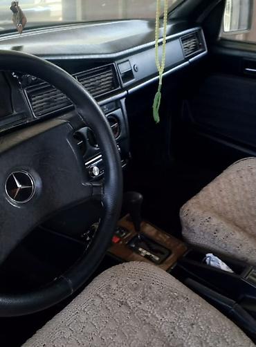7 nəfərlik avtomobillər: Mercedes-Benz 190: 2.2 l | 1990 il — 6