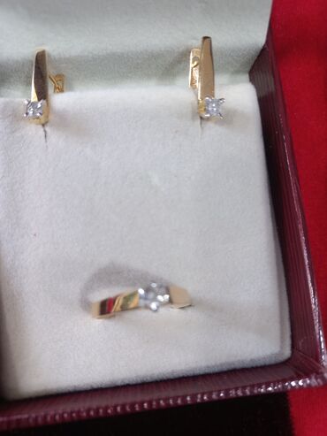 серьги и кольцо золотые с бриллиантом: Срочно!!!Наборы золота кольцо и серьги с бриллиантами 2 вида золото