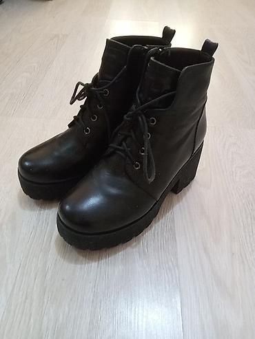 rezin botlar: Qadın üçün qara rəngli bağcıqlı bot - Model: Ankle boot (qısa üzlü) - — 1
