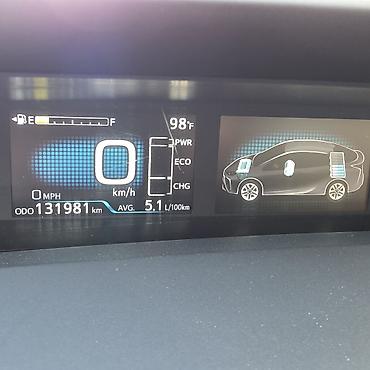 voxy noah: Toyota Prius: 2019 г., 1.8 л, Вариатор, Гибрид, Лифтбек — 6