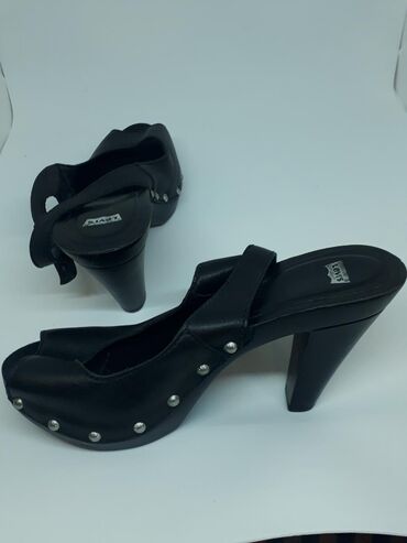 обувь из италии: Туфли Levi's, 36, цвет - Черный