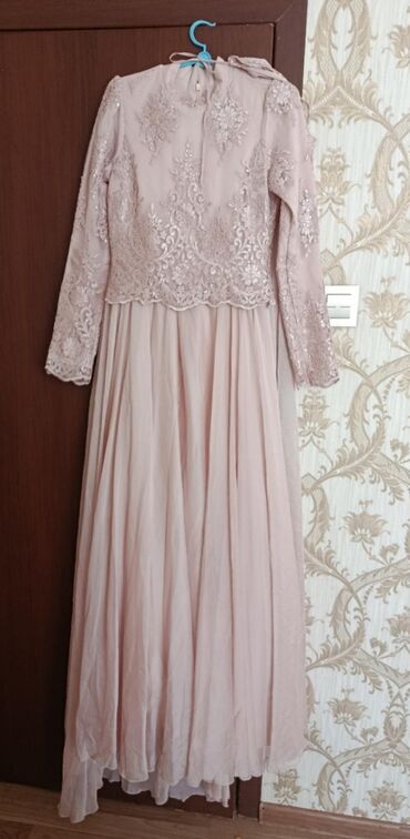 женские зимние замшевые ботфорты: Zərif pudra rəngində uzun ziyafət/libas. - Üst hissə tamamilə naxışlı