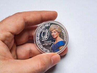 gümüş sikkə: Princess Diana - 5 pounds (Prinçessa Diana - 5 ingilis funt sterlinqi)