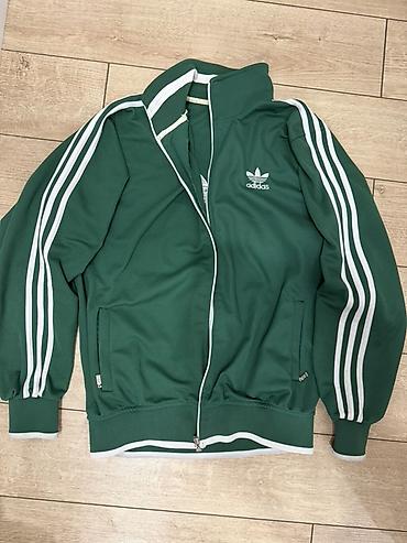 футболки взрослые: Зелёная олимпийка adidas Originals + чёрная футболка 1) Олимпийка — 1