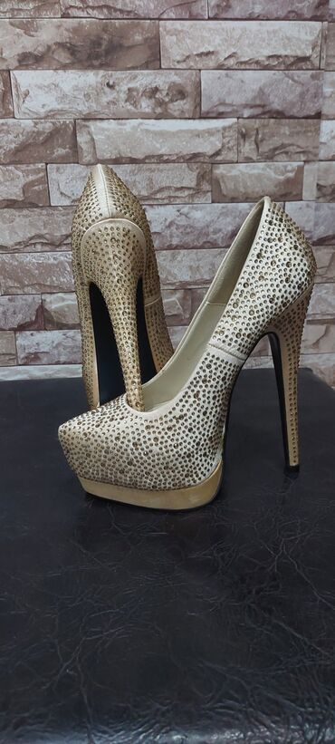 zlatna haljina koje cipele: Salonke, 36
