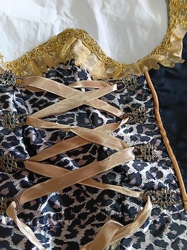 satenske haljine svecane: Kostim/haljina sa leopard printom i zlatnim detaljima - Gornji deo u — 6