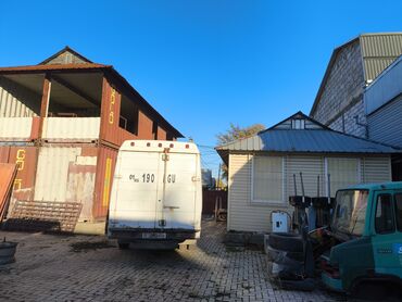 продаю дом авто рынок: Сдаю под автосалон территорию с офисным помещением 60 м2,санузел