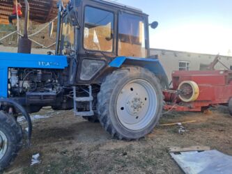 двух мостовой тягач: Модель 82, Б/у, 2009 г., С пресс-подборщиком