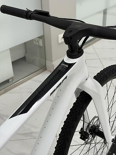 Городские велосипеды: Велосипед TWITTER LEOPARD PRO Карбон. 29”. Shimano Deore 12S — 7