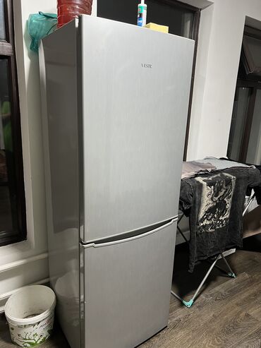сломанная техника: Холодильник Vestel, Б/у, Двухкамерный