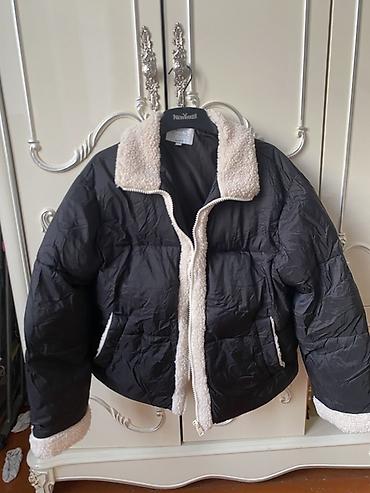 Куртки: PULL&BEAR “Pacific Republic” qadın qısa qış gödəkçə - Rəng: qara — 1