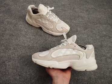 Ayaqqabılar: Orginal Adidas avropadan alinib.az geyinilib. yeni kimi qalib