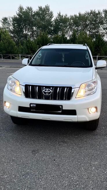 Другой транспорт: Toyota Land Cruiser Prado – ağ rəngli, 5 qapılı SUV. Xüsusiyyətlər və