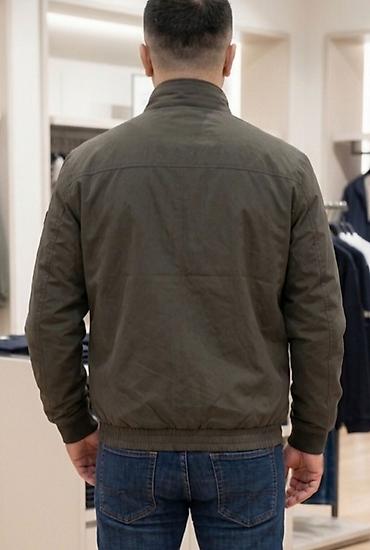 Мужская одежда: THE VOYAGE JACKET – Olive Lightweight - Rəng: zeytun-yaşıl - Kəsim — 4