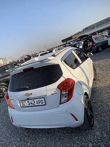мусор спринтер: Chevrolet Spark: 2017 г., 1 л, Автомат, Бензин, Хэтчбэк — 4