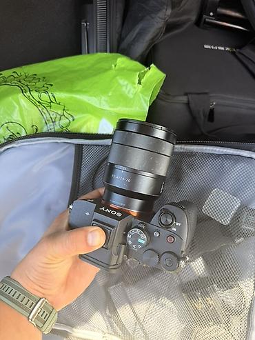 Sony Alpha seriyalı tam kadr güzgüsüz fotoaparat + Sony FE 24–70mm f/4 lalafo.az -da Sony Alpha seriyalı tam kadr güzgüsüz fotoaparat + Sony FE 24–70mm f/4