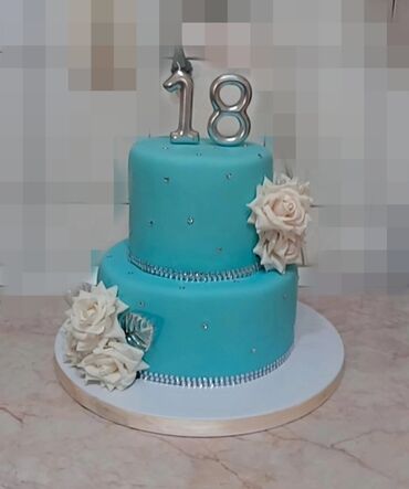 Konditorski proizvodi, slatkiši: Torta sa temom kuvarske jakne, idealna za proslave rođendana ili druge — 9