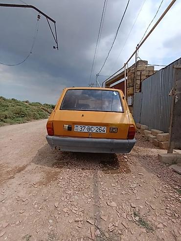 bmw e 39: Model: İstisna xarakterli sarı rəngli universal kuzovlu minik — 4